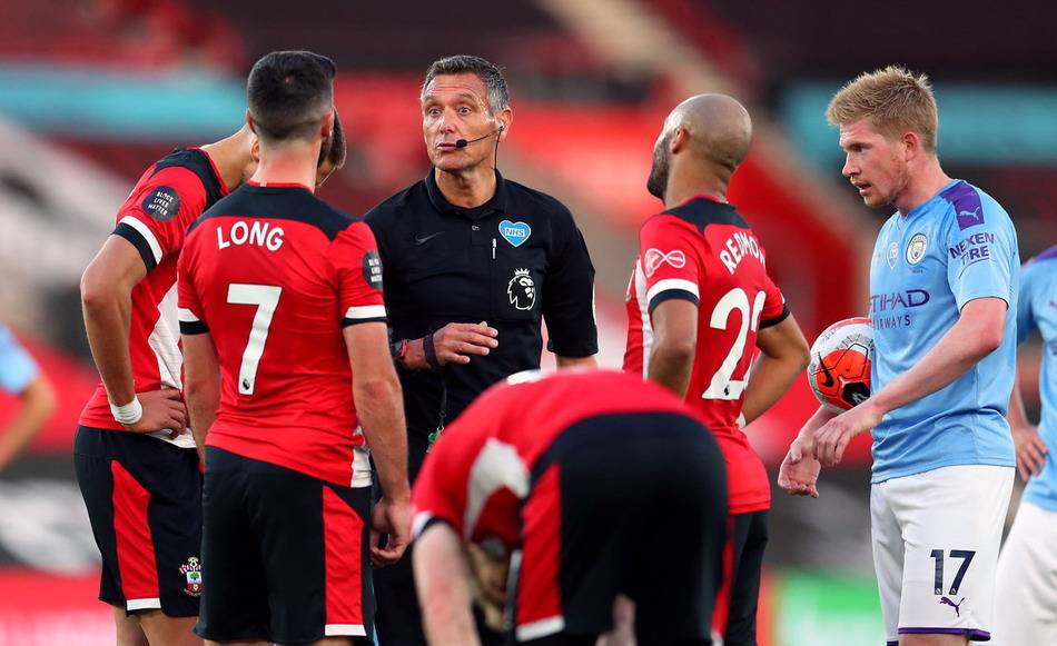 30号再续，弗林蓬社媒展示利物浦新赛季球衣