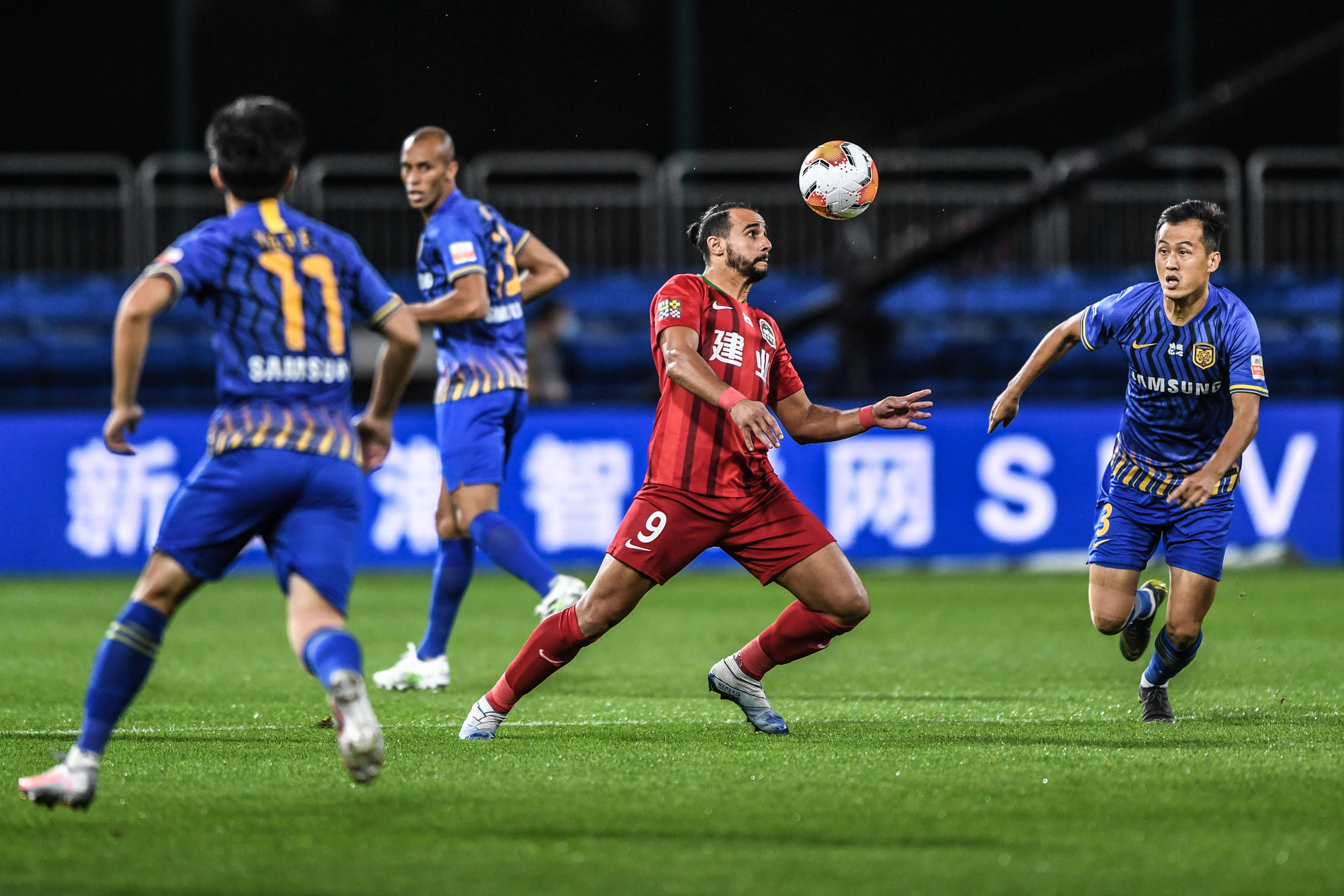 攻守兼备助博洛尼亚斩落领头羊那不勒斯，卢库米当选全场最佳