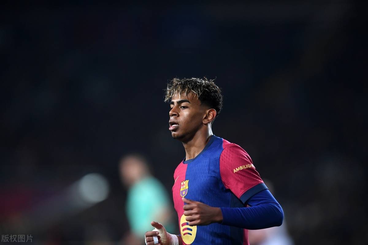 不是队服是奥运照！樊振东12月赛程海报引爆“情怀杀”