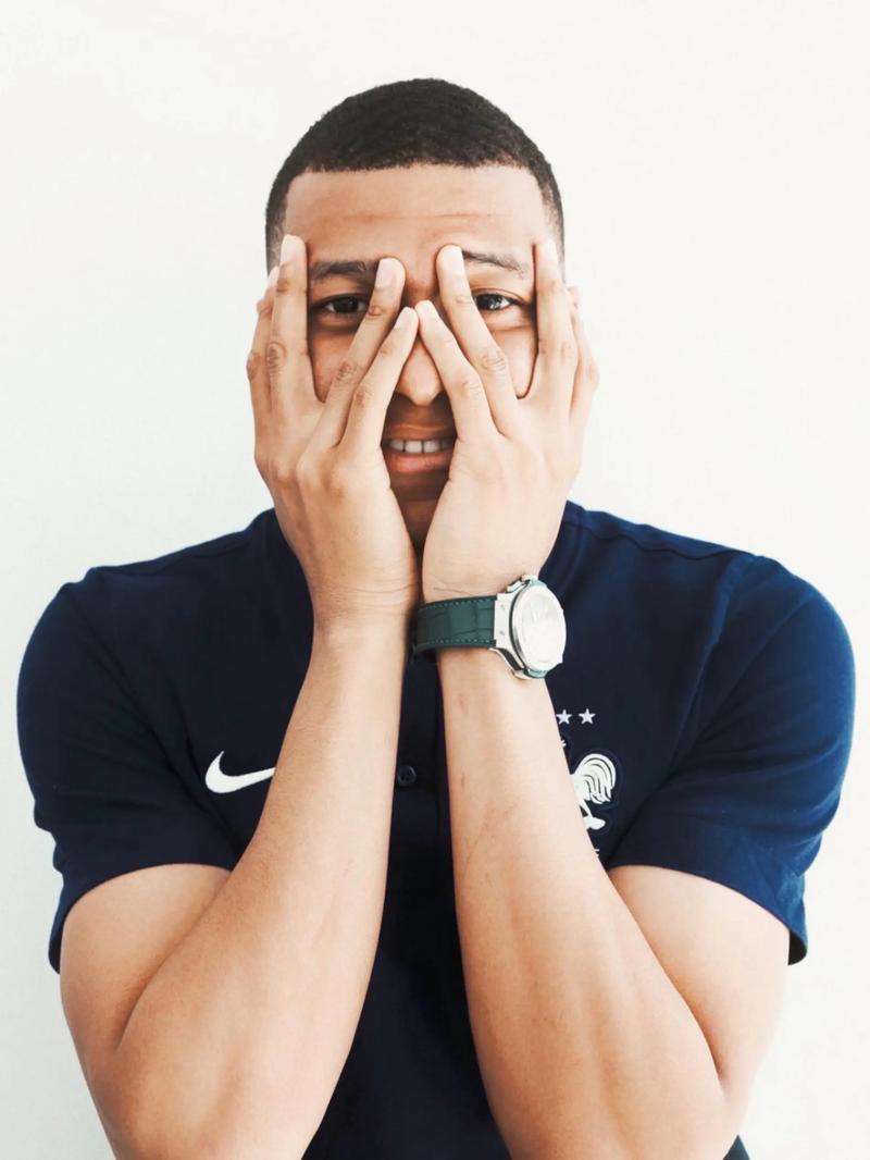 足球英超本轮最佳阵公布，新援发挥亮眼