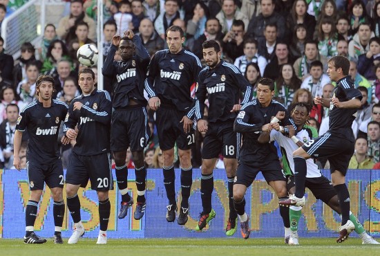 TA：利物浦中场莫顿即将加盟里昂，转会费含浮动约1500万镑